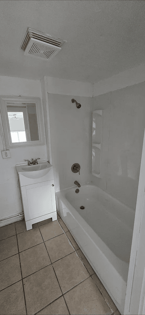 Springfield House: 1050 W State St