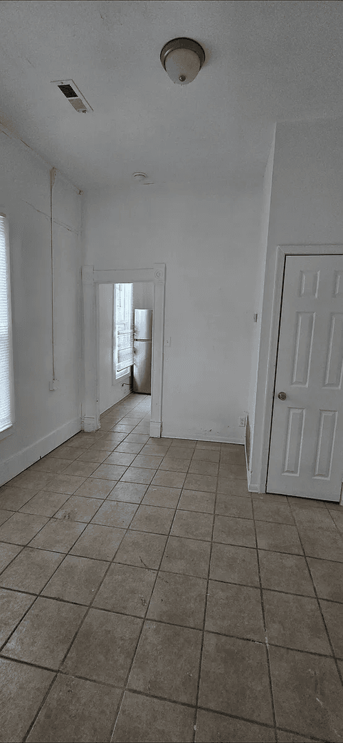 Springfield House: 1050 W State St