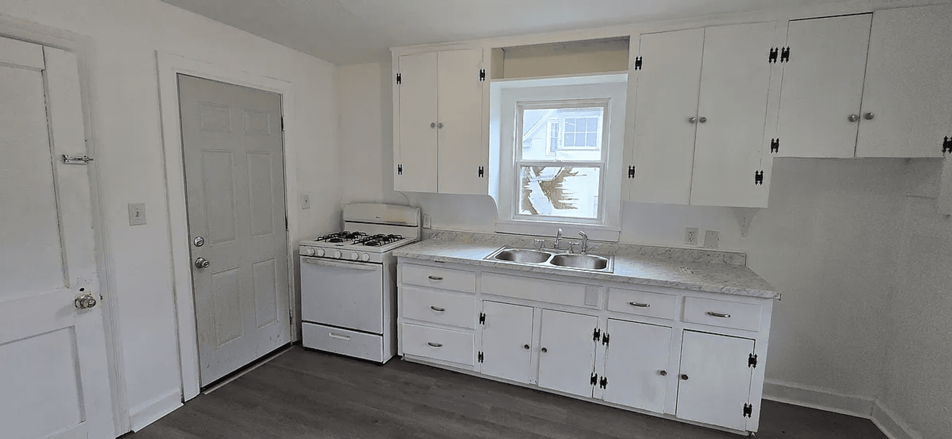 Springfield House: 2200 W Walnut St