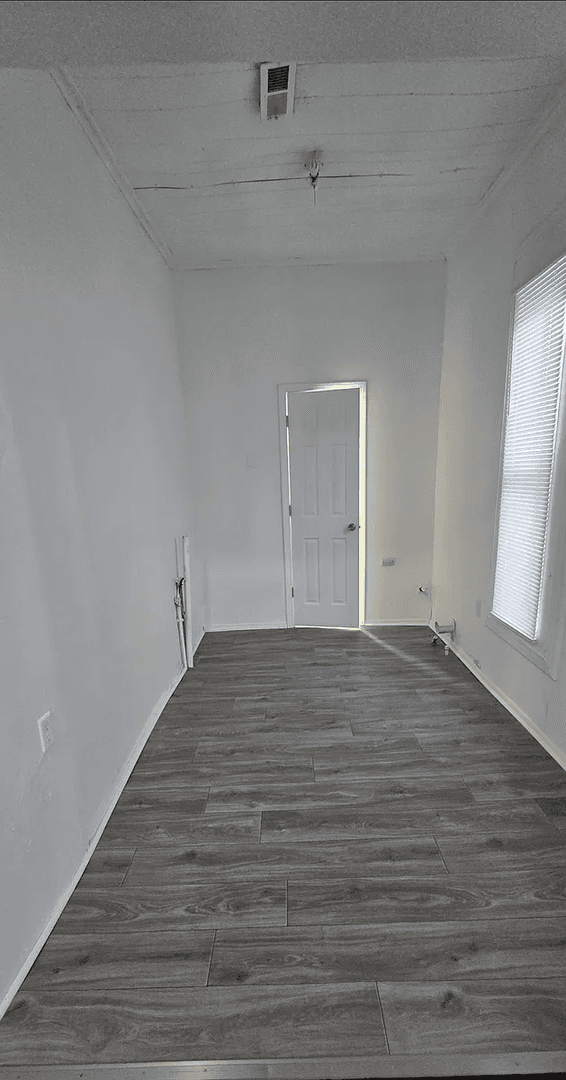 Springfield House: 1050 W State St
