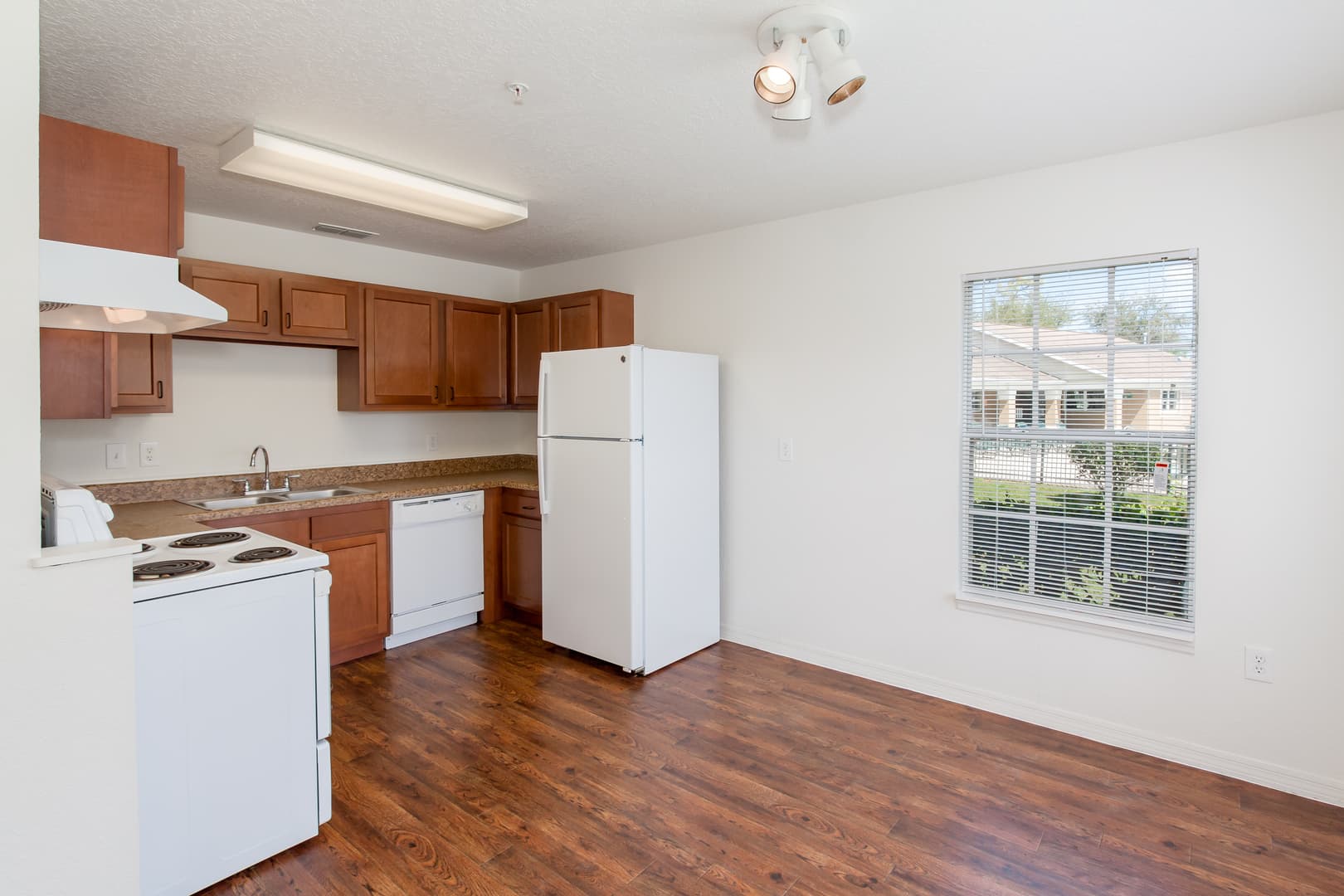 Plant City Apartment: 1001 Fairwinds Circle