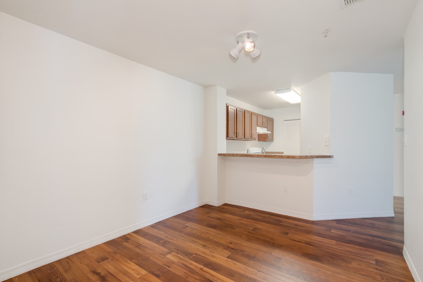 Plant City Apartment: 1001 Fairwinds Circle