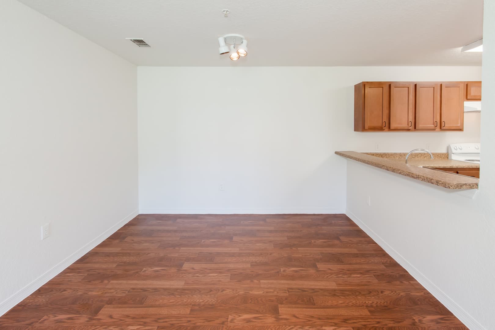 Plant City Apartment: 1001 Fairwinds Circle