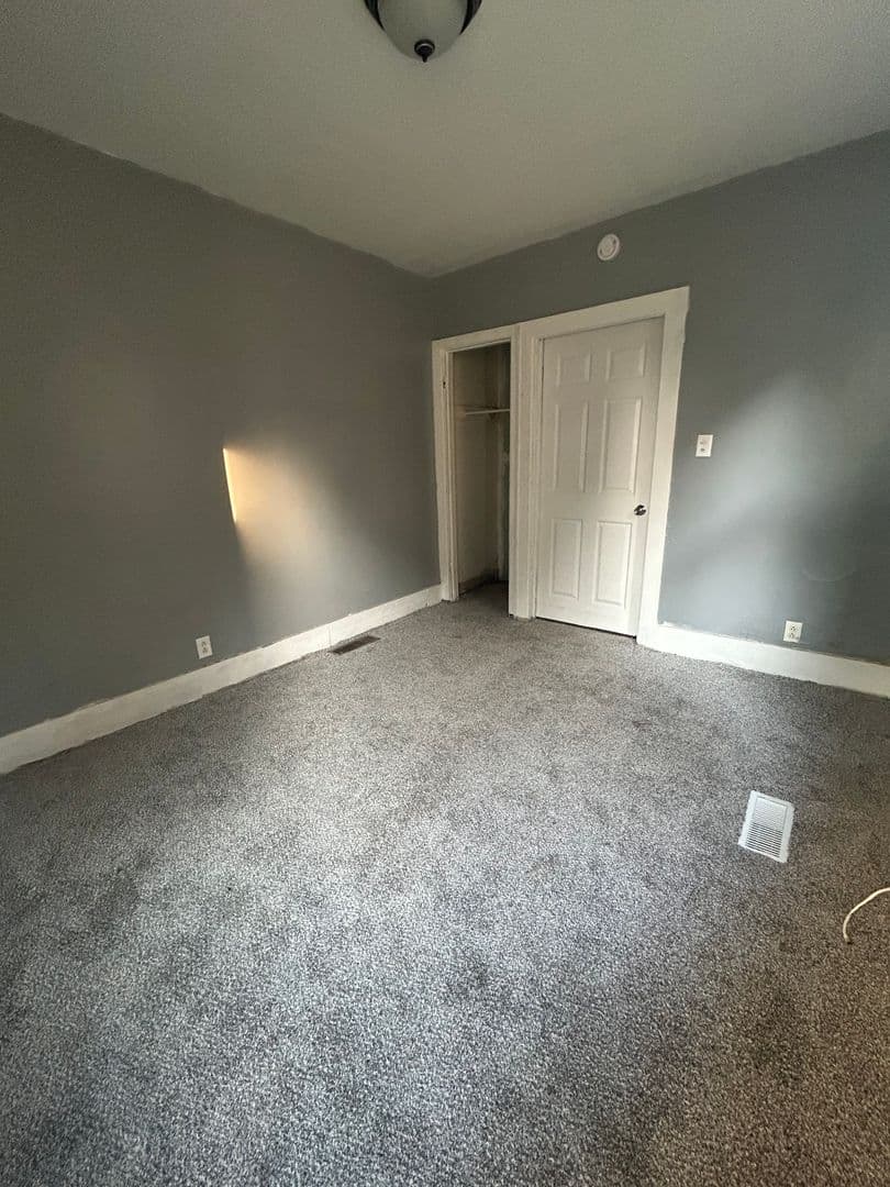 Elkhart Apartment: 423 West Marion Street