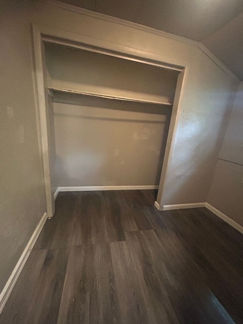 Elkhart Apartment: 604 West Marion Street