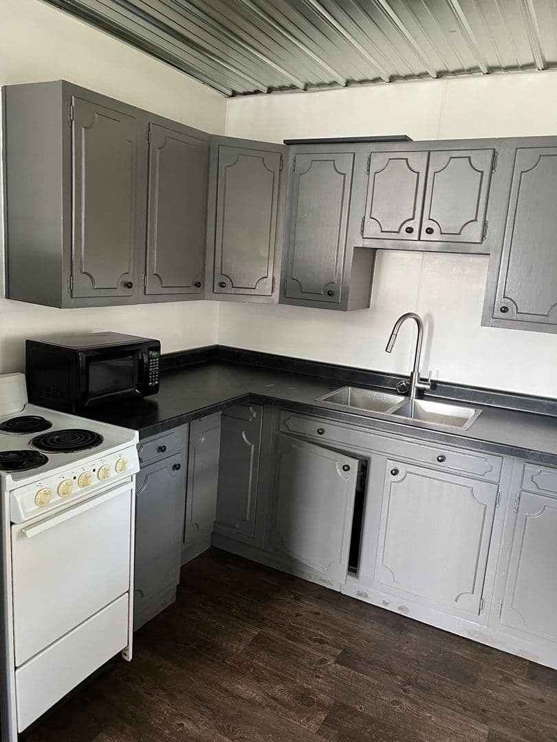 Goshen Apartment: 311 1/2 South 10th Street