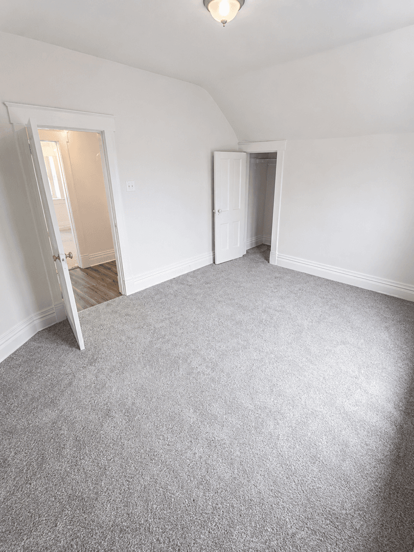 South Bend Apartment: 736 Lawndale