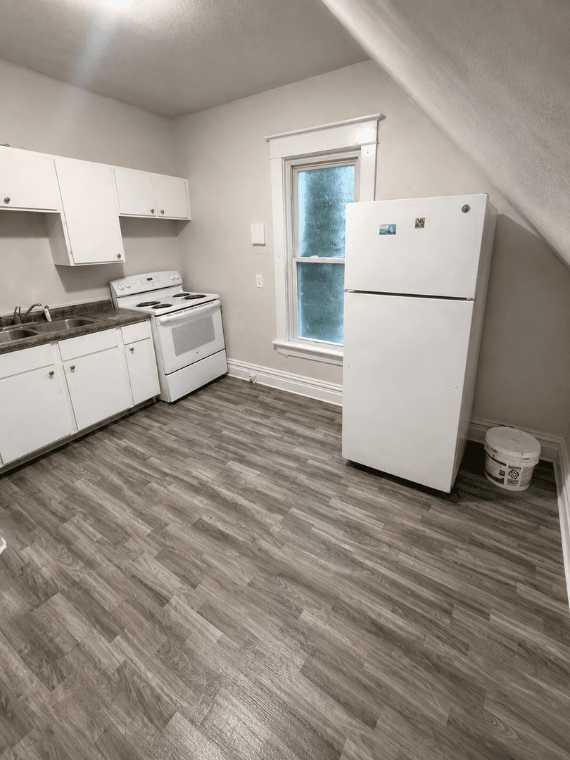 South Bend Apartment: 736 Lawndale