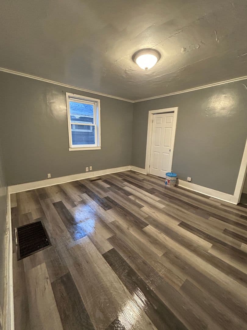 Elkhart Apartment: 423 West Marion Street