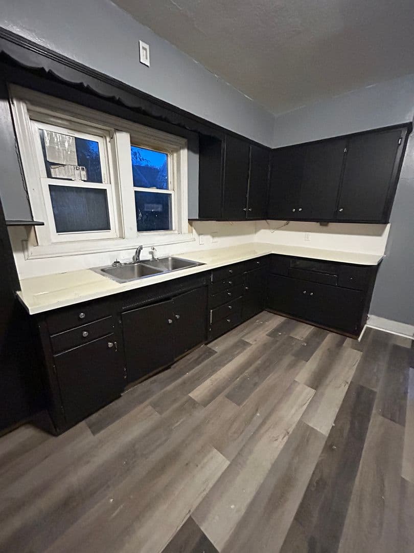 Elkhart Apartment: 423 West Marion Street