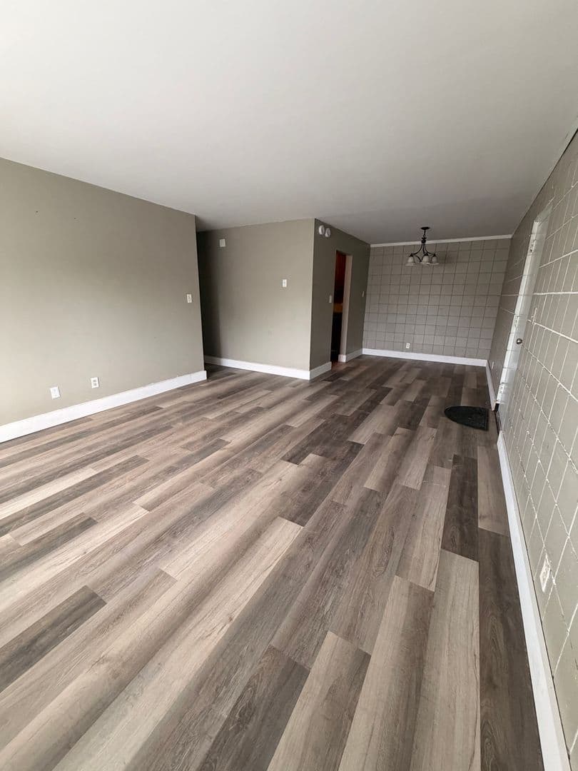 Elkhart Apartment: 204 Middlebury St