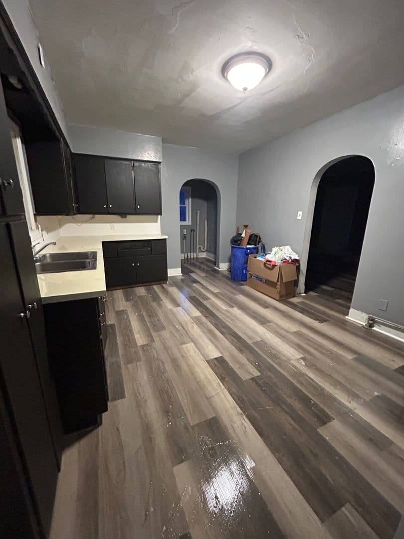 Elkhart Apartment: 423 West Marion Street