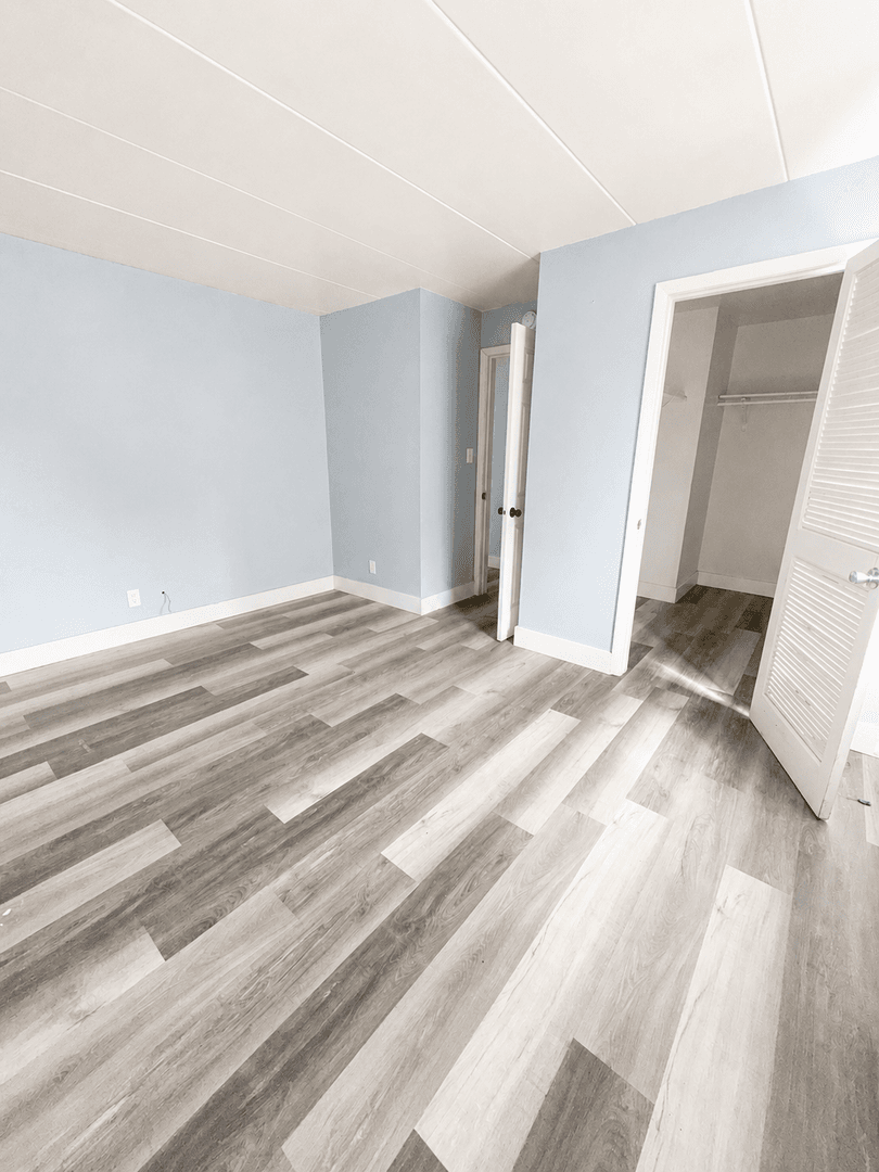 Elkhart Apartment: 204 Middlebury St