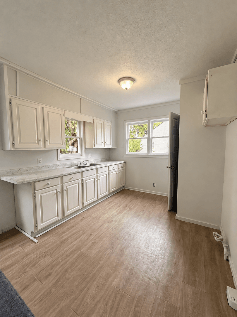 South Bend House: 1317 N Huey St