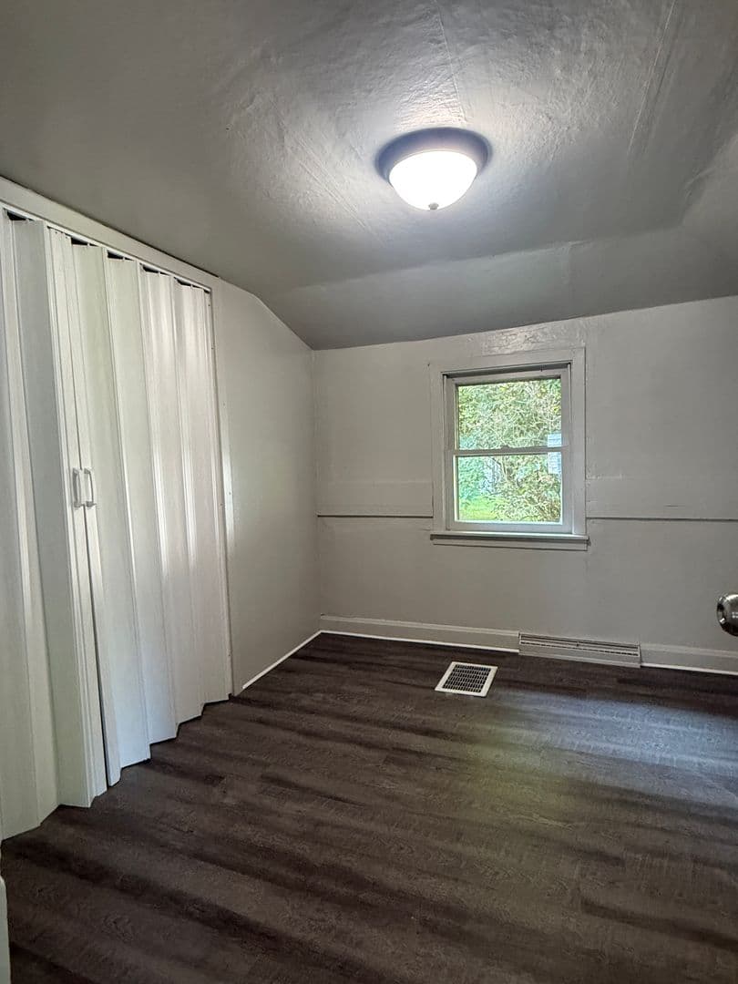 South Bend House: 52626 Hastings St