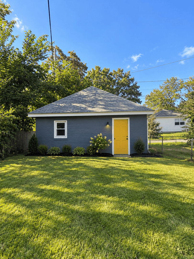 South Bend House: 2205 Lincoln Way W