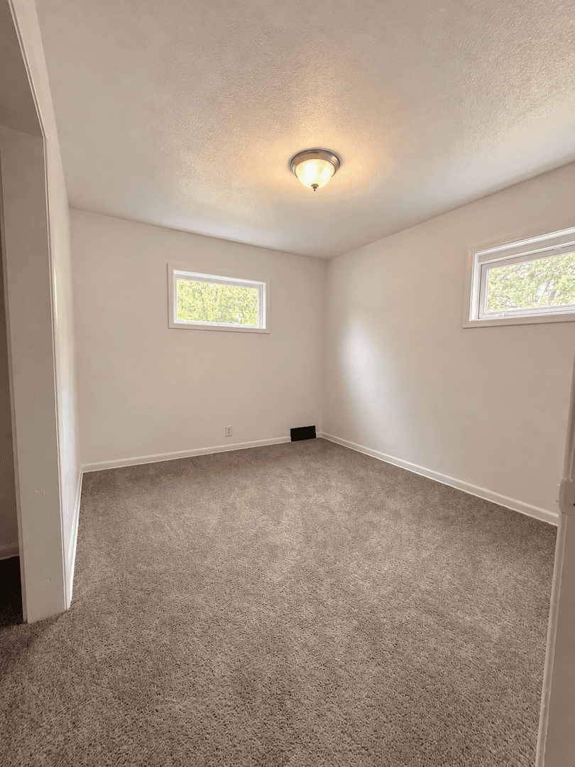 South Bend House: 1317 N Huey St