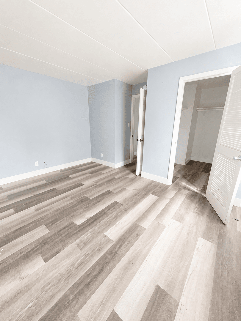 Elkhart Apartment: 204 Middlebury St