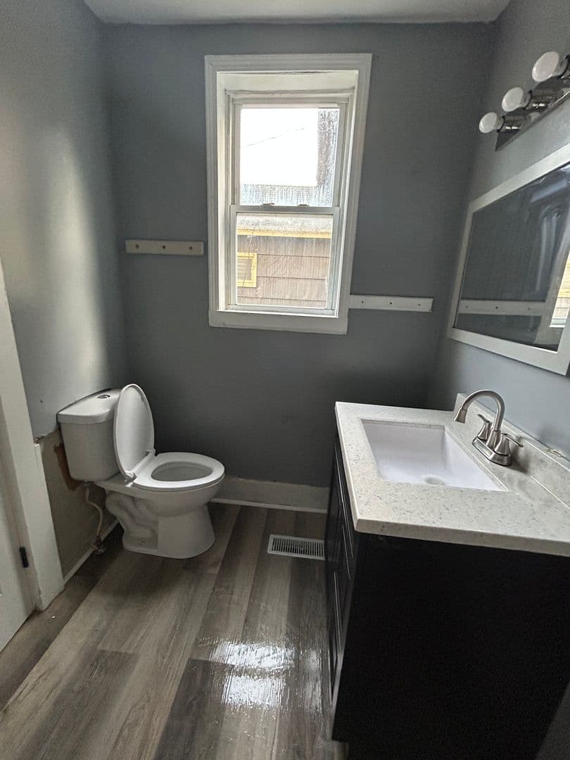 Elkhart Apartment: 423 West Marion Street