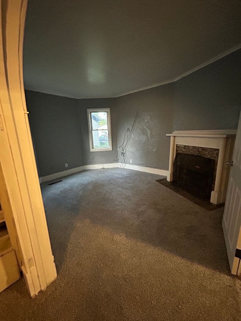 Elkhart Apartment: 423 West Marion Street