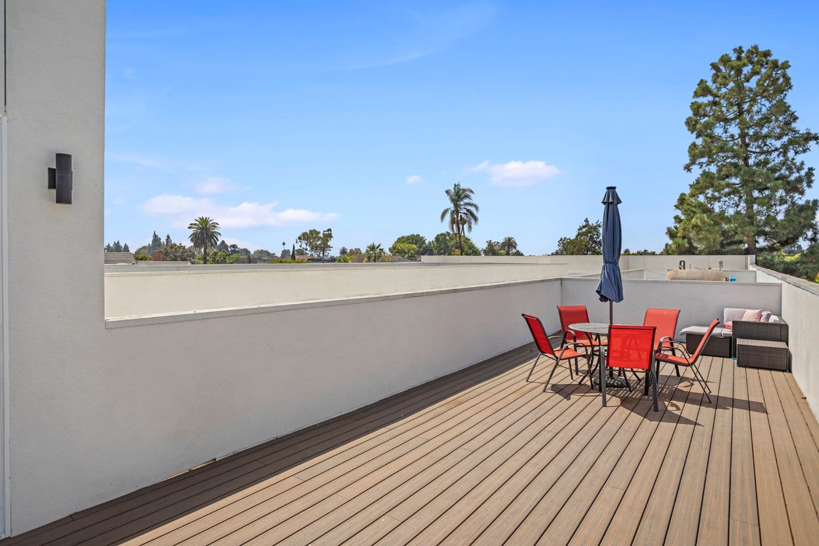 Los Angeles Apartment: 2714 Portland Street