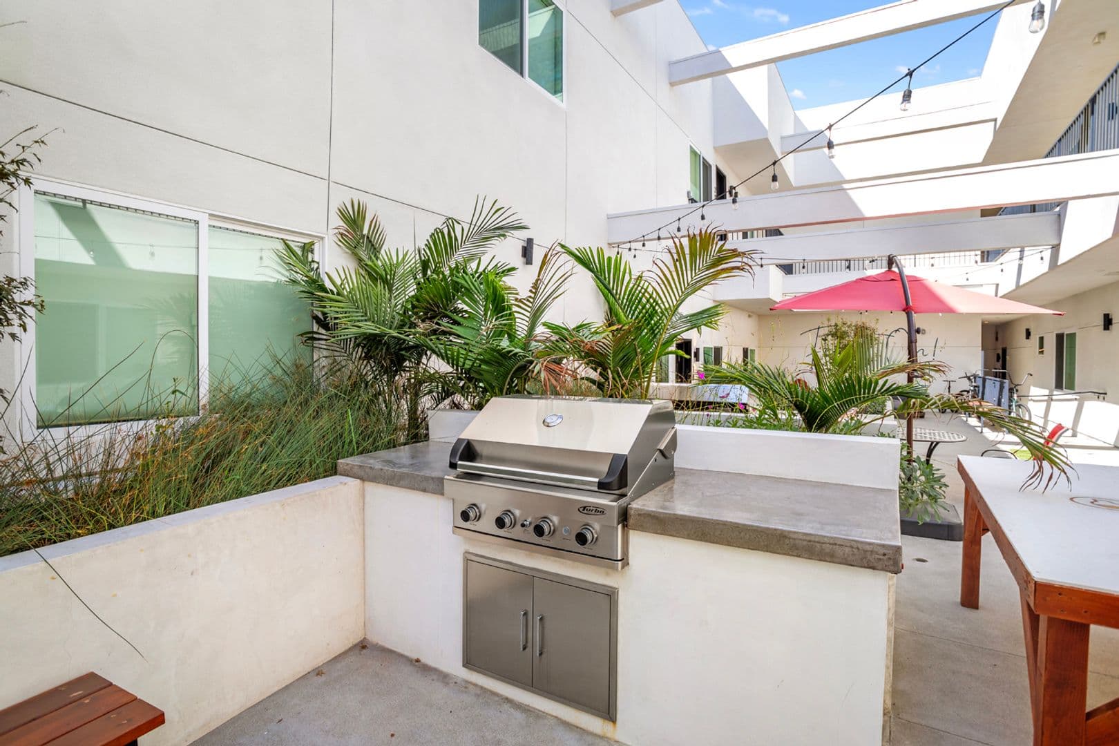 Los Angeles Apartment: 2714 Portland Street