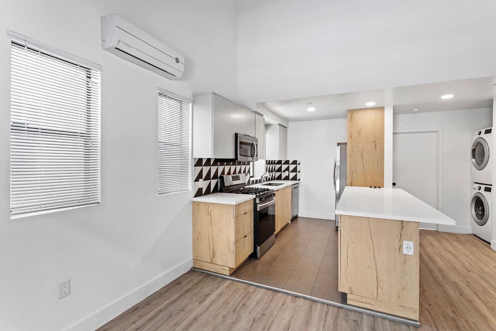 Los Angeles Apartment: 1256 W Adams Blvd.