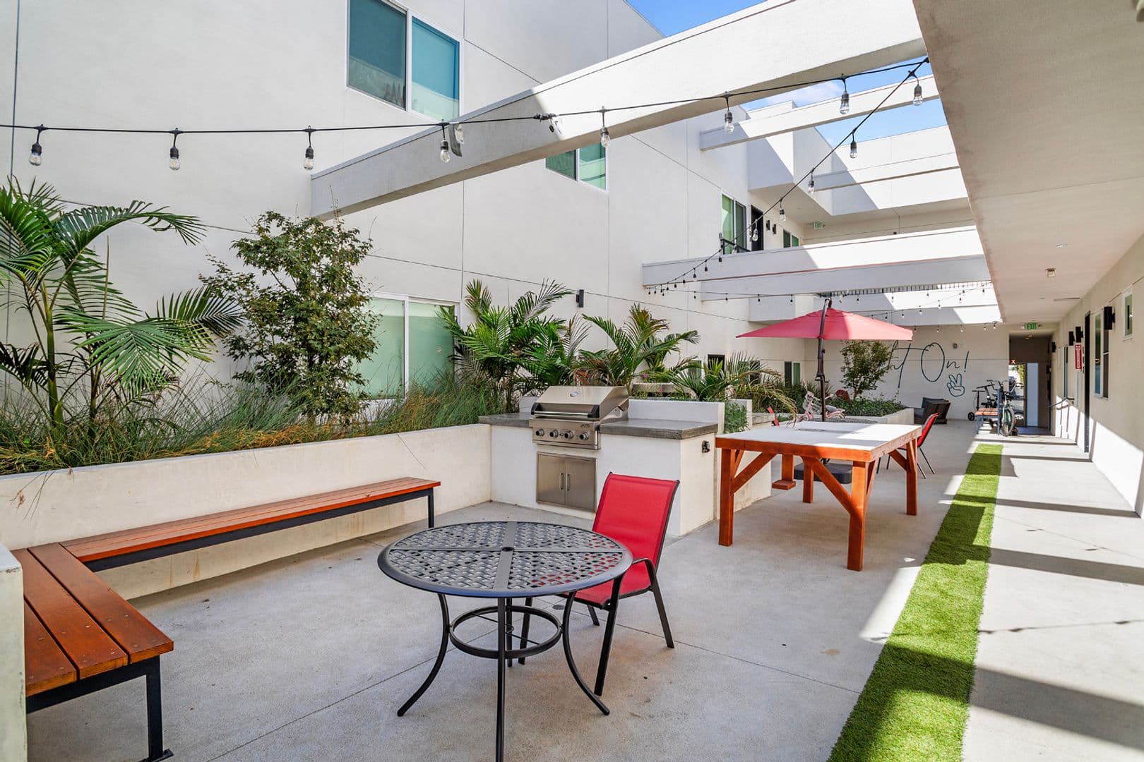 Los Angeles Apartment: 2714 Portland Street