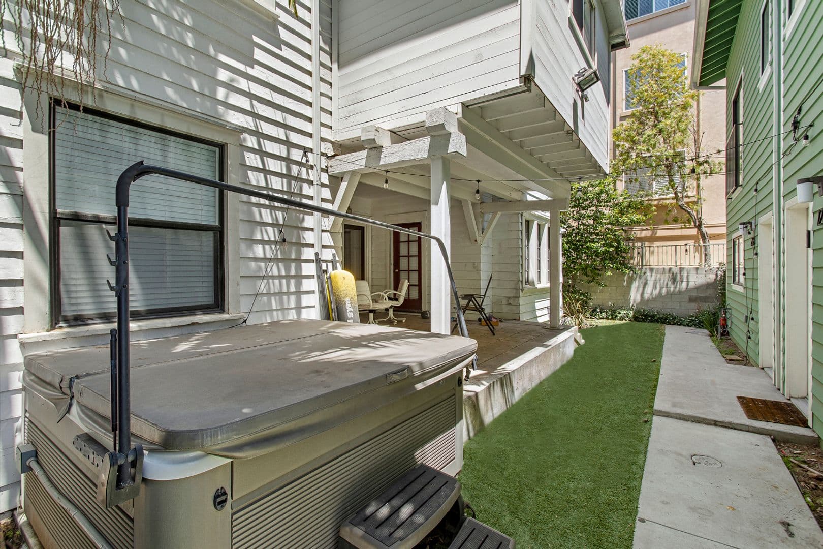 Los Angeles Apartment: 1256 W Adams Blvd.