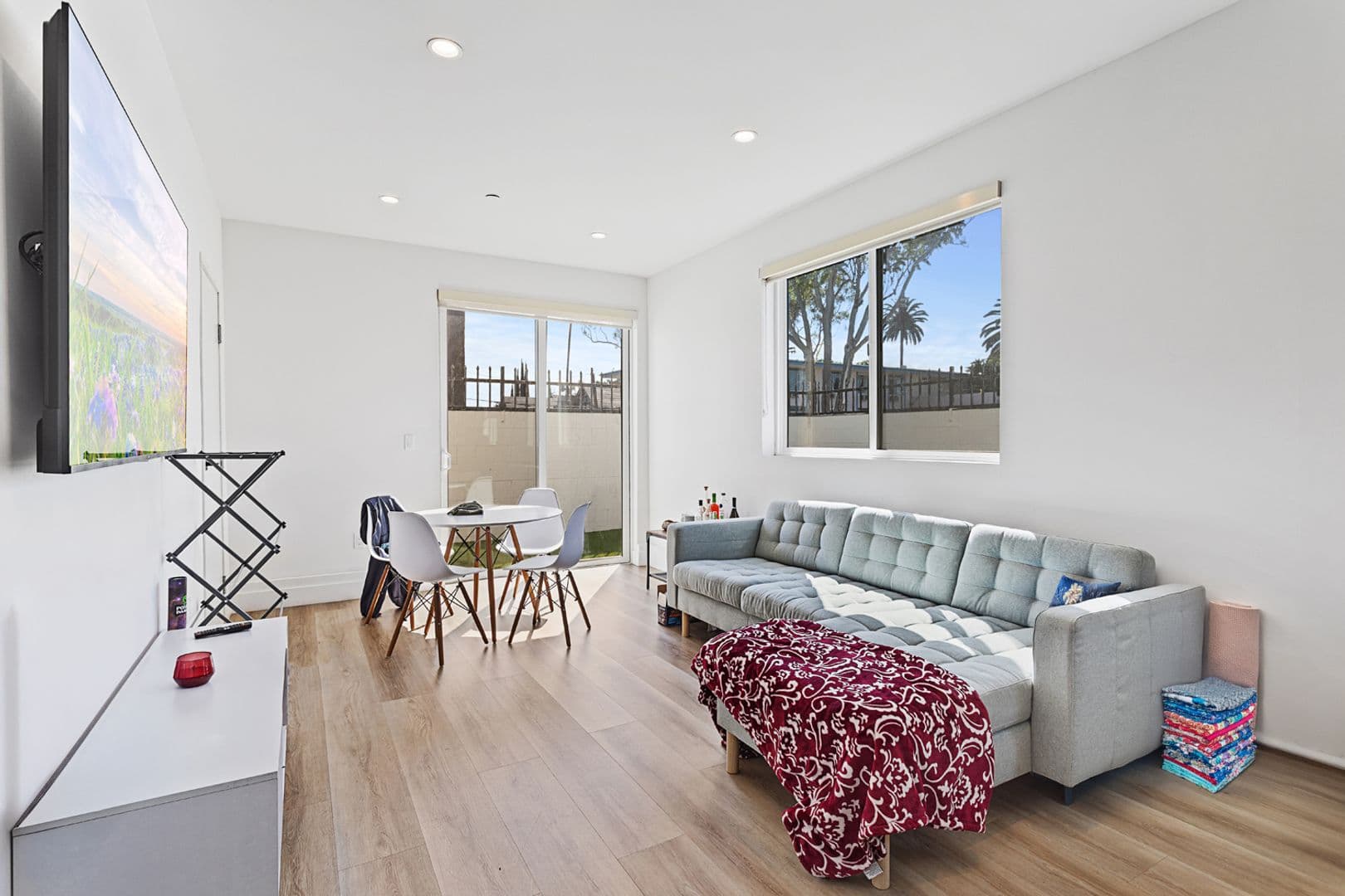 Los Angeles Apartment: 2714 Portland Street