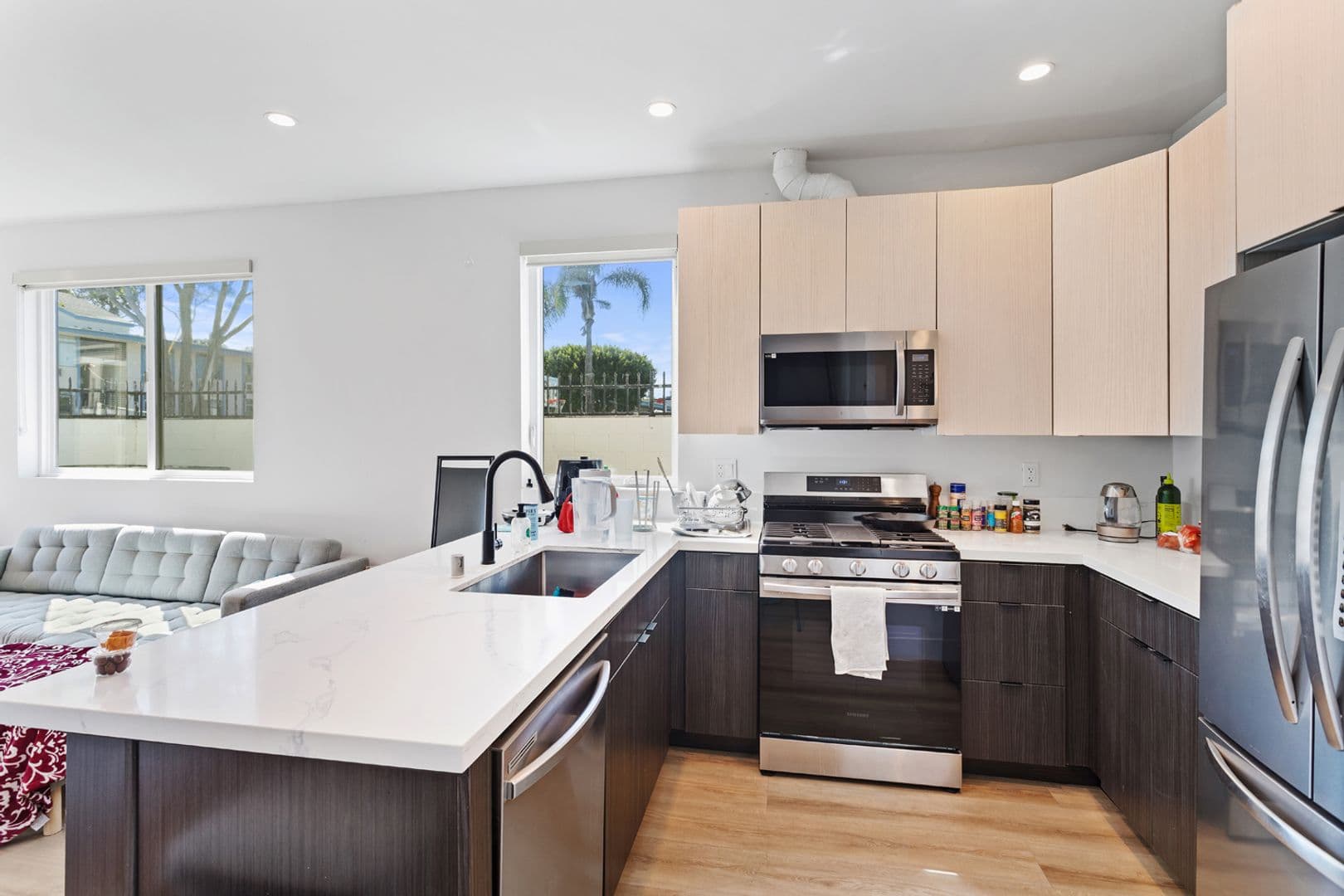 Los Angeles Apartment: 2714 Portland Street