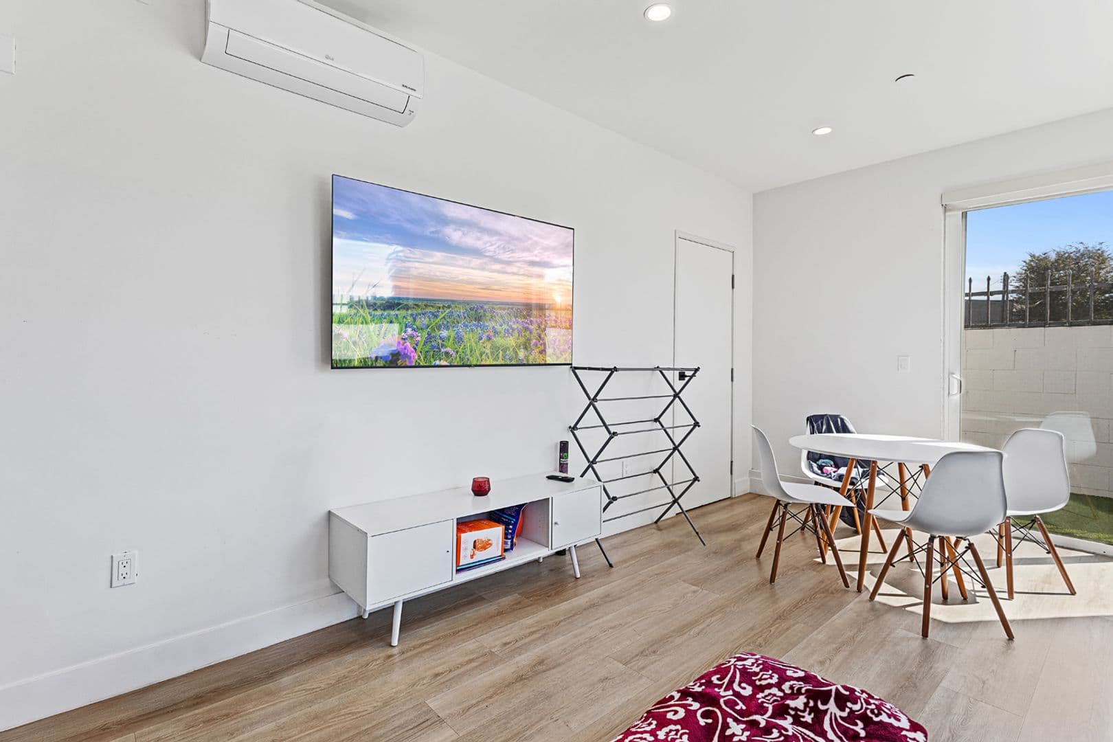 Los Angeles Apartment: 2714 Portland Street