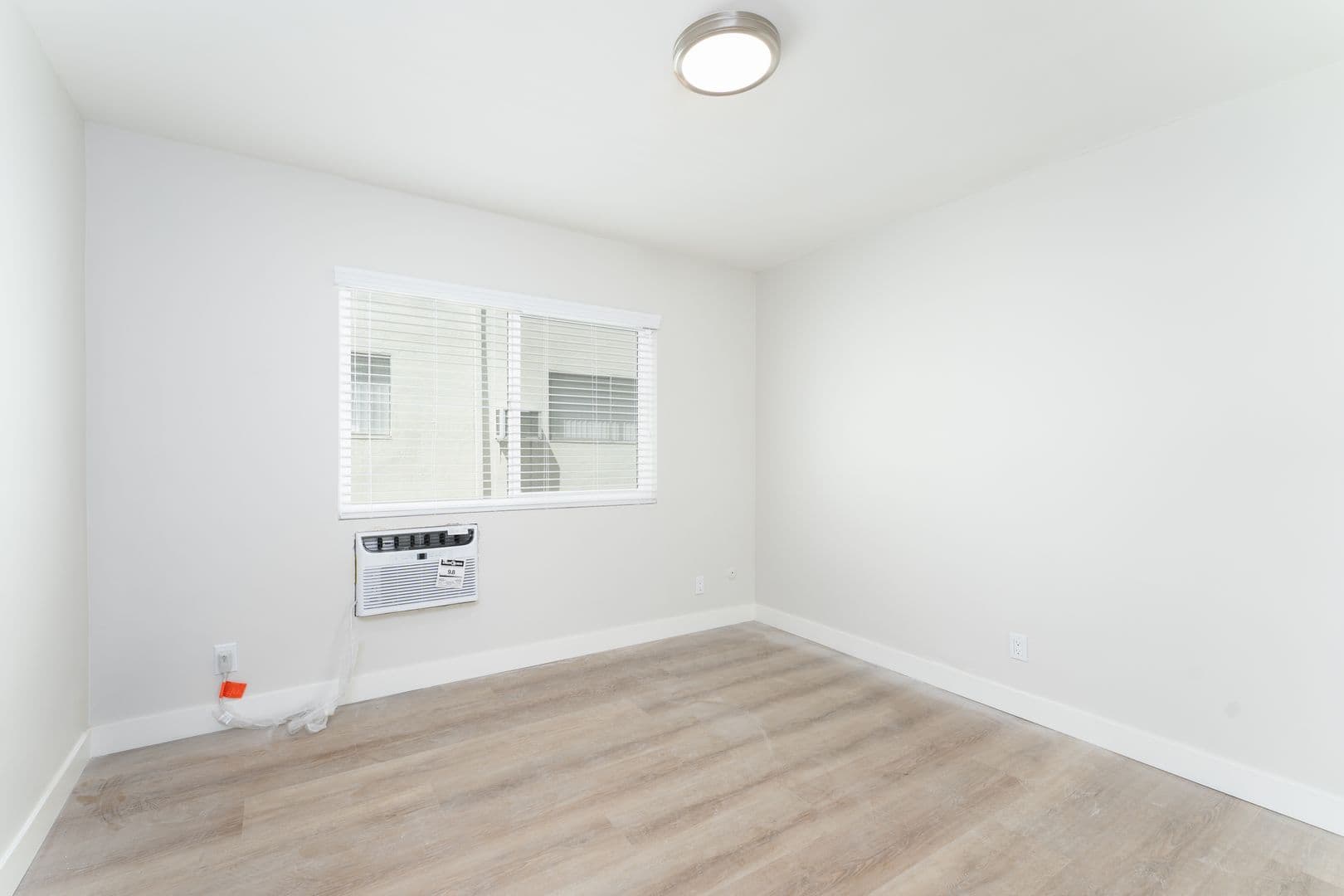 Los Angeles Apartment: 2670 Ellendale Place