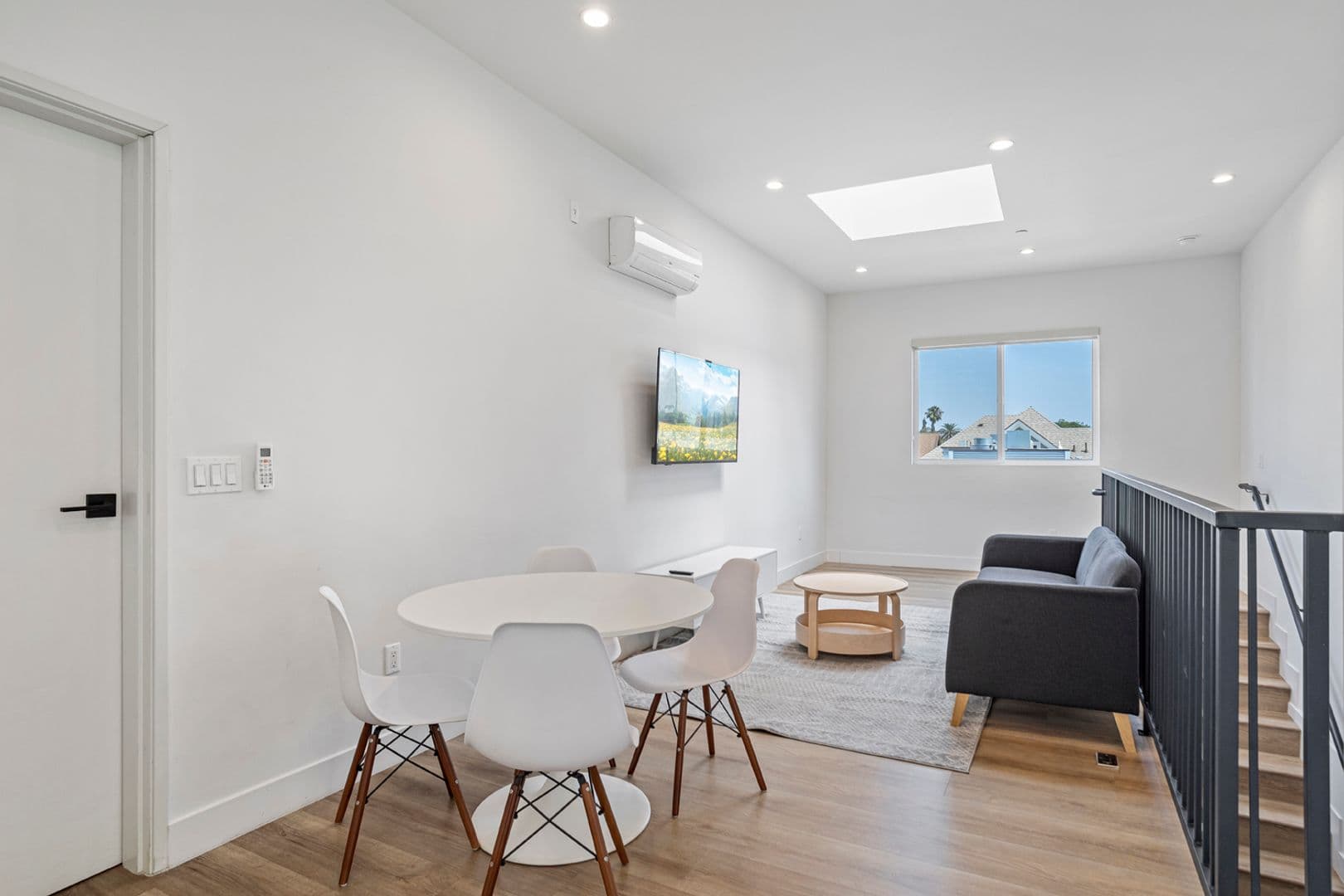 Los Angeles Apartment: 2714 Portland Street