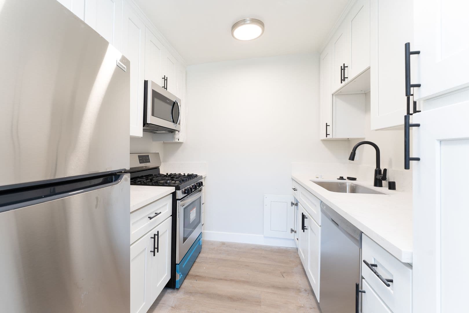 Los Angeles Apartment: 2670 Ellendale Place