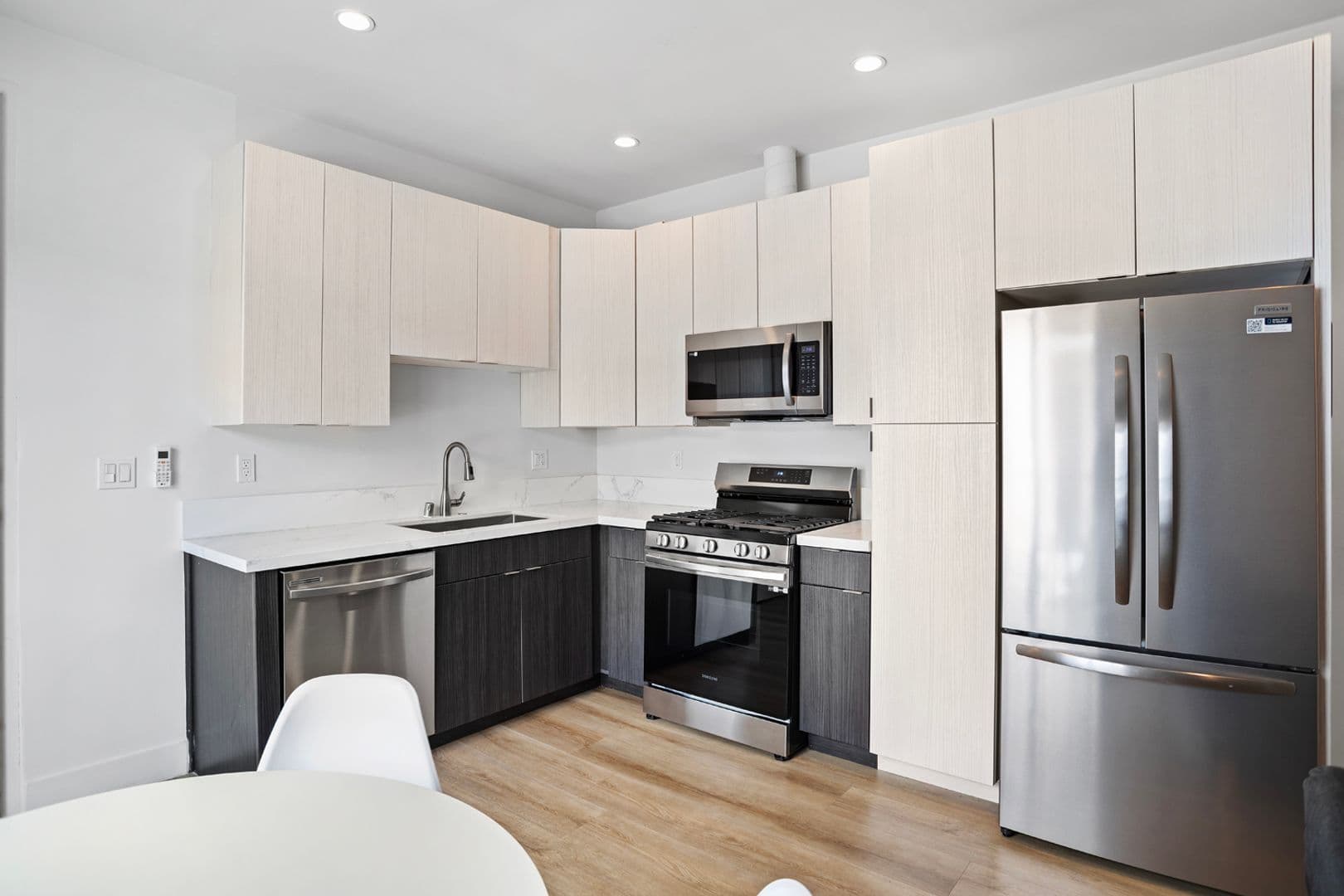 Los Angeles Apartment: 2714 Portland Street