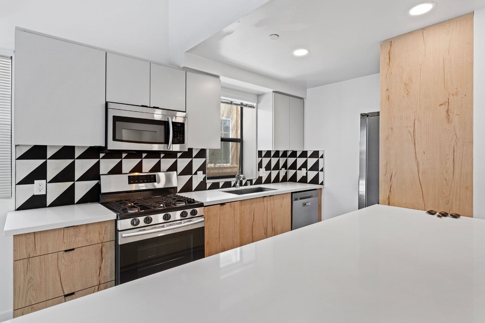 Los Angeles Apartment: 1256 W Adams Blvd.