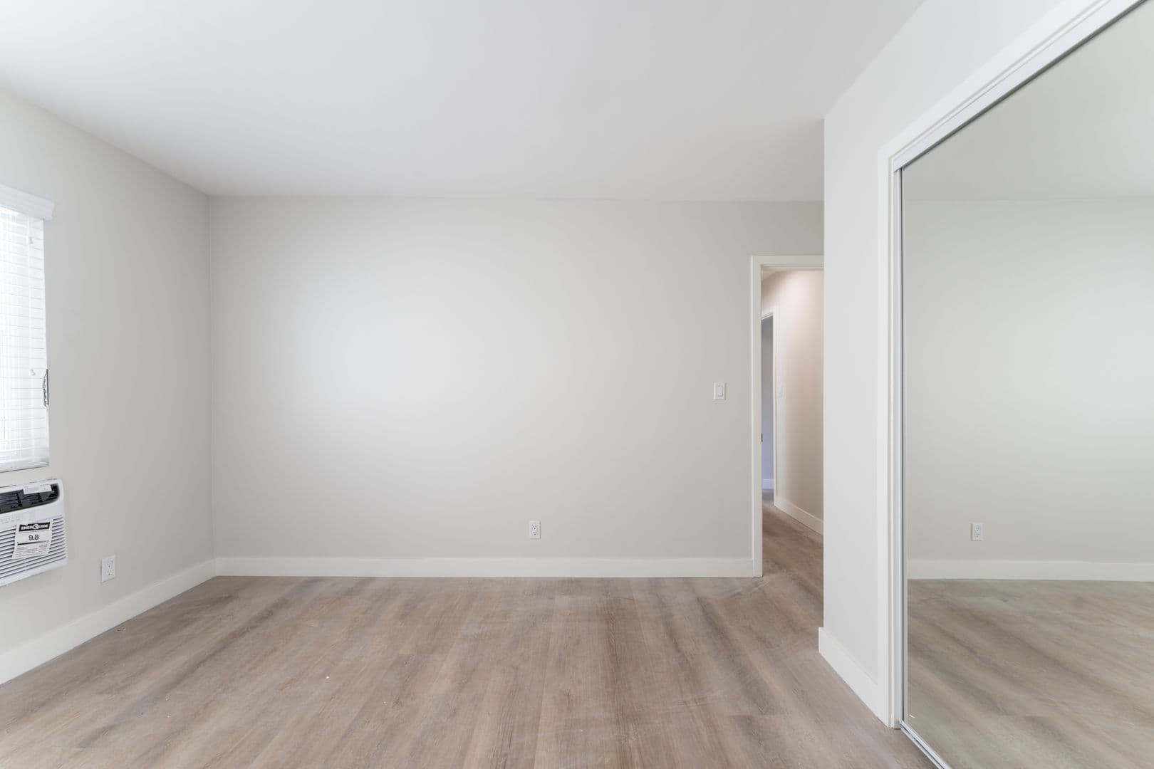 Los Angeles Apartment: 2670 Ellendale Place