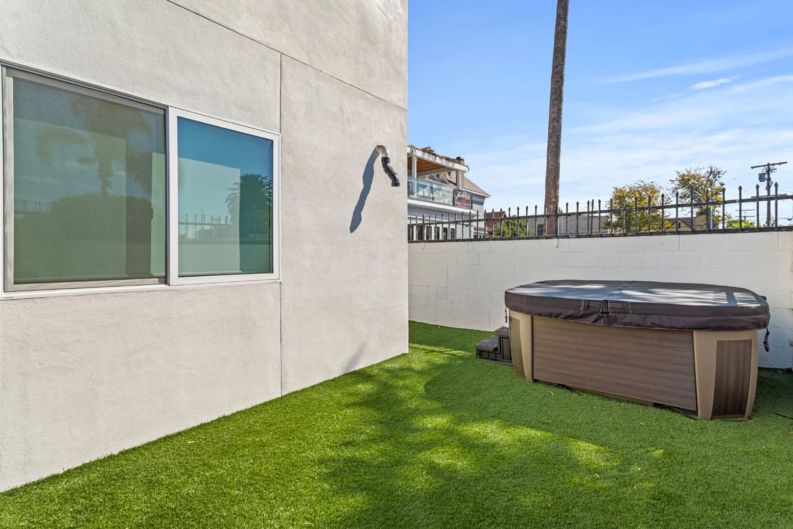 Los Angeles Apartment: 2714 Portland Street