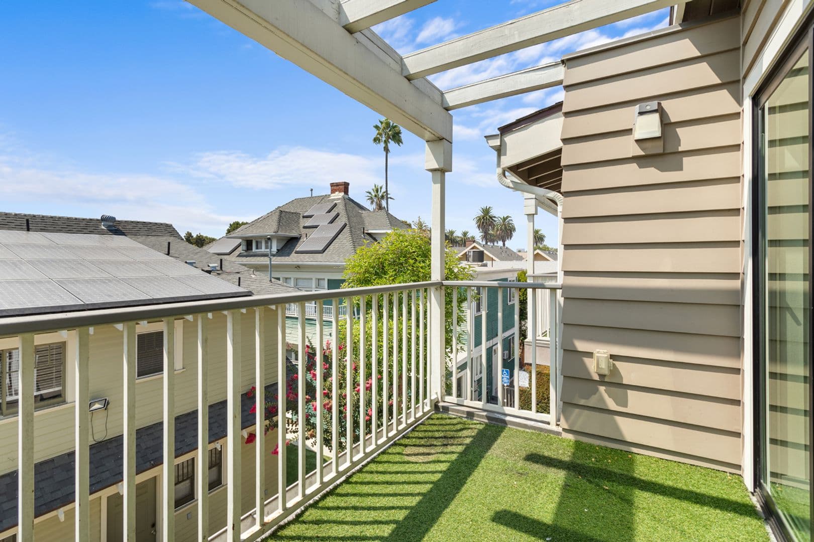 Los Angeles Apartment: 2802 Ellendale Place