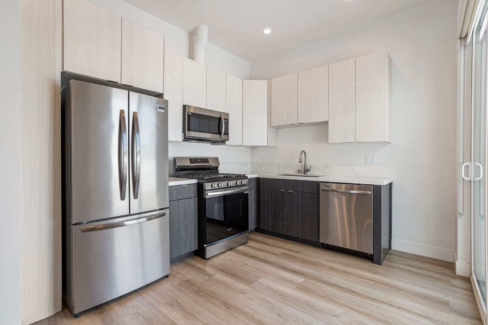 Los Angeles Apartment: 2714 Portland Street