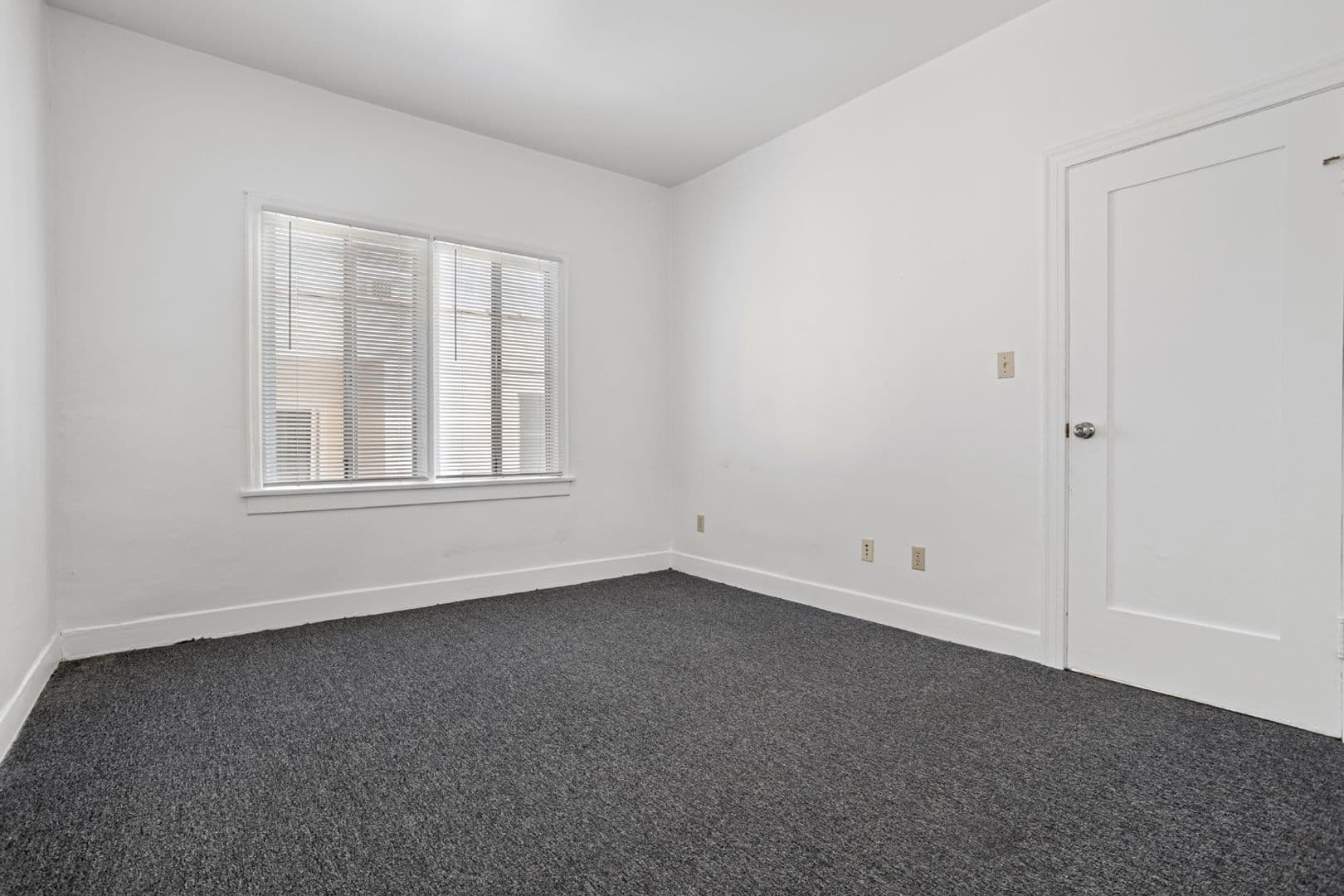 Los Angeles Apartment: 1151 W 29th Street