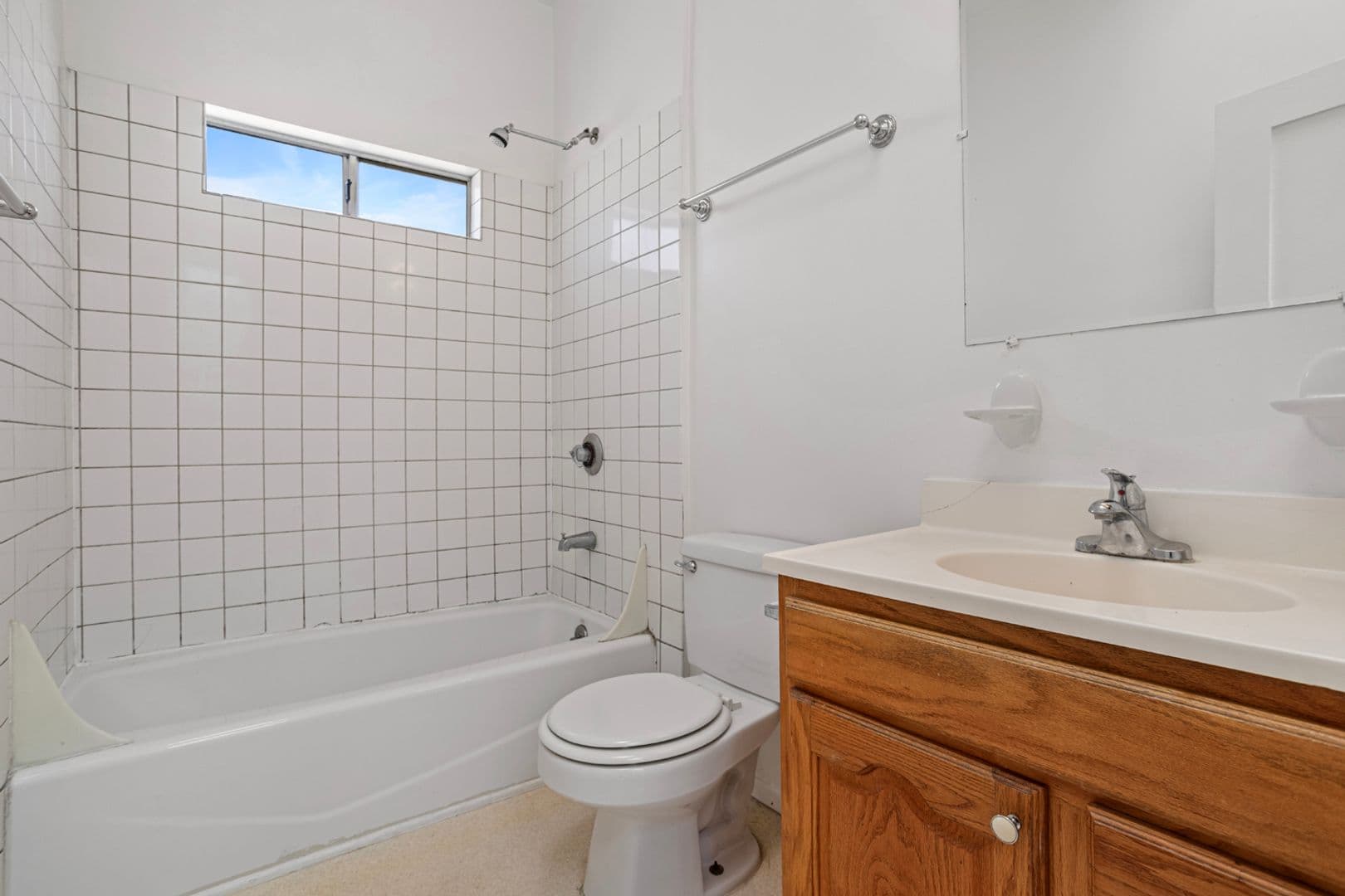 Los Angeles Apartment: 1151 W 29th Street