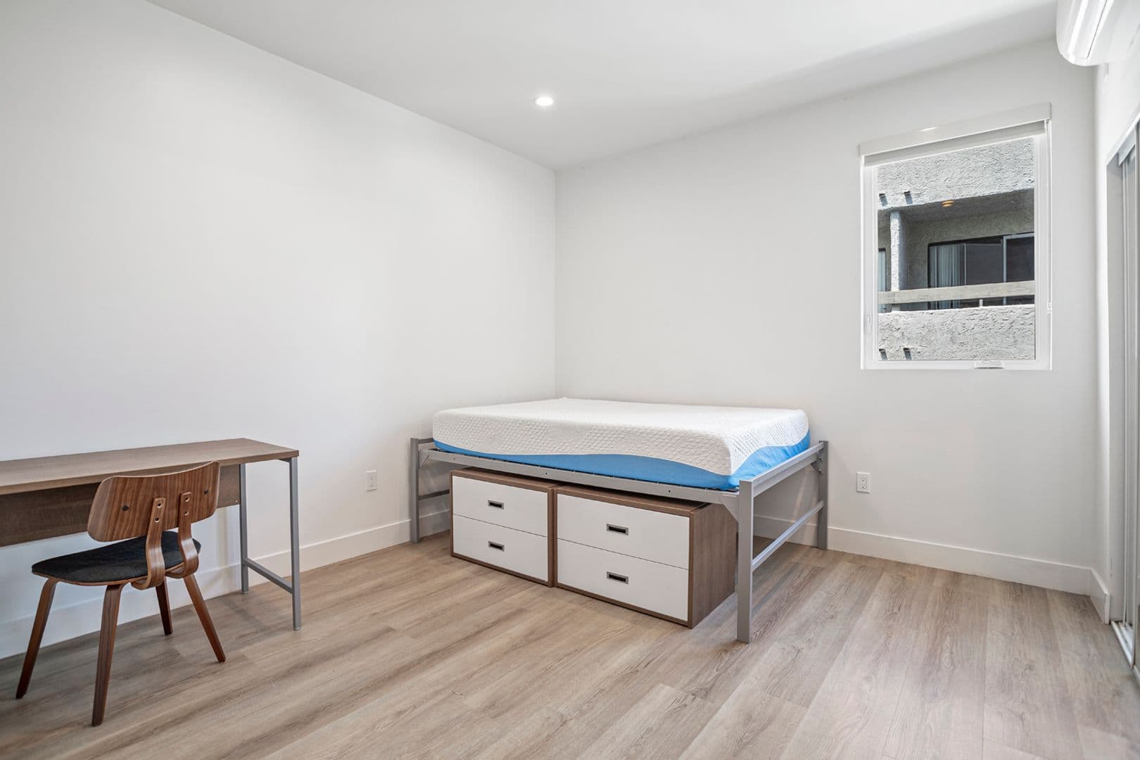 Los Angeles Apartment: 2714 Portland Street