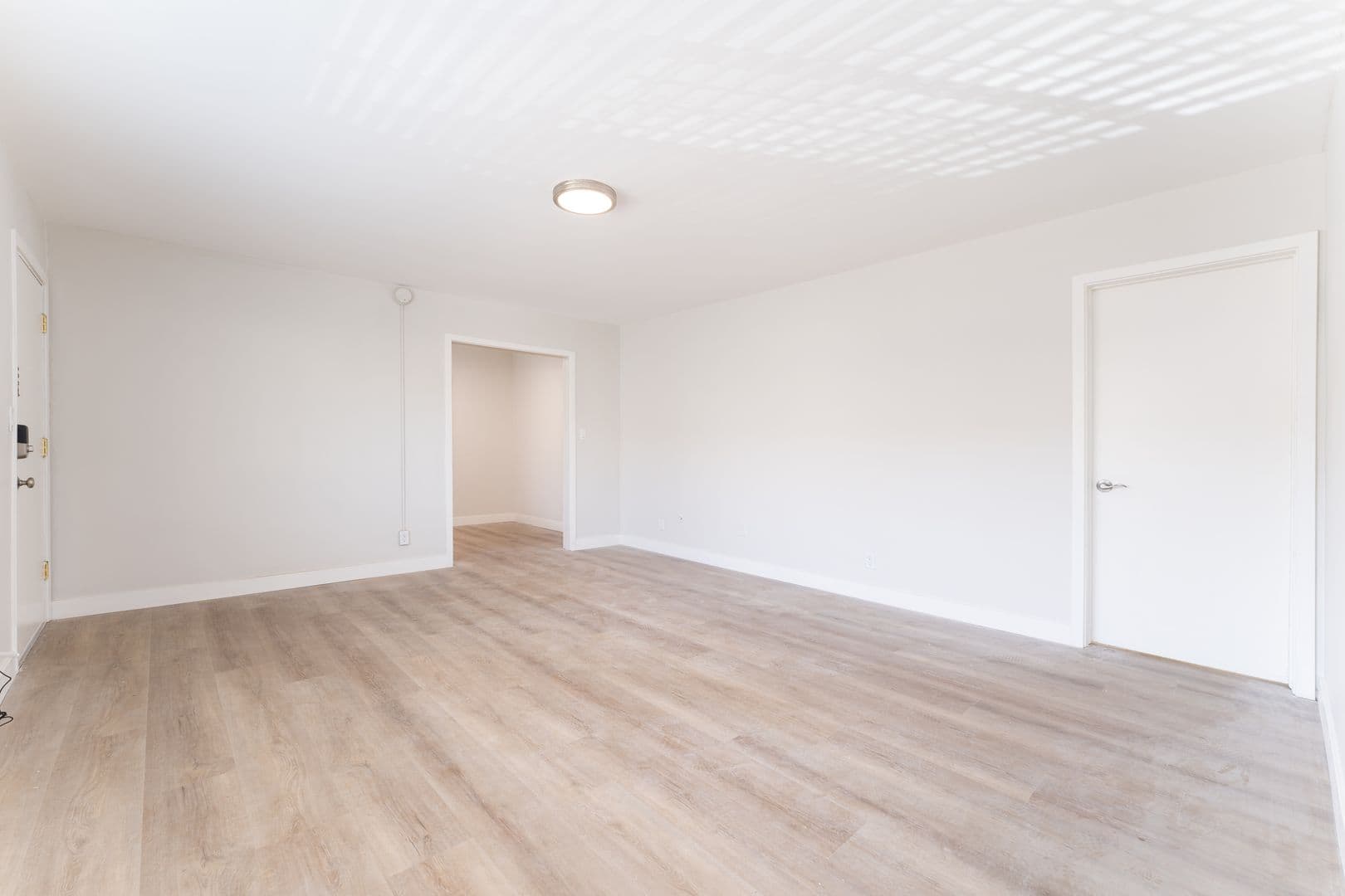 Los Angeles Apartment: 2670 Ellendale Place