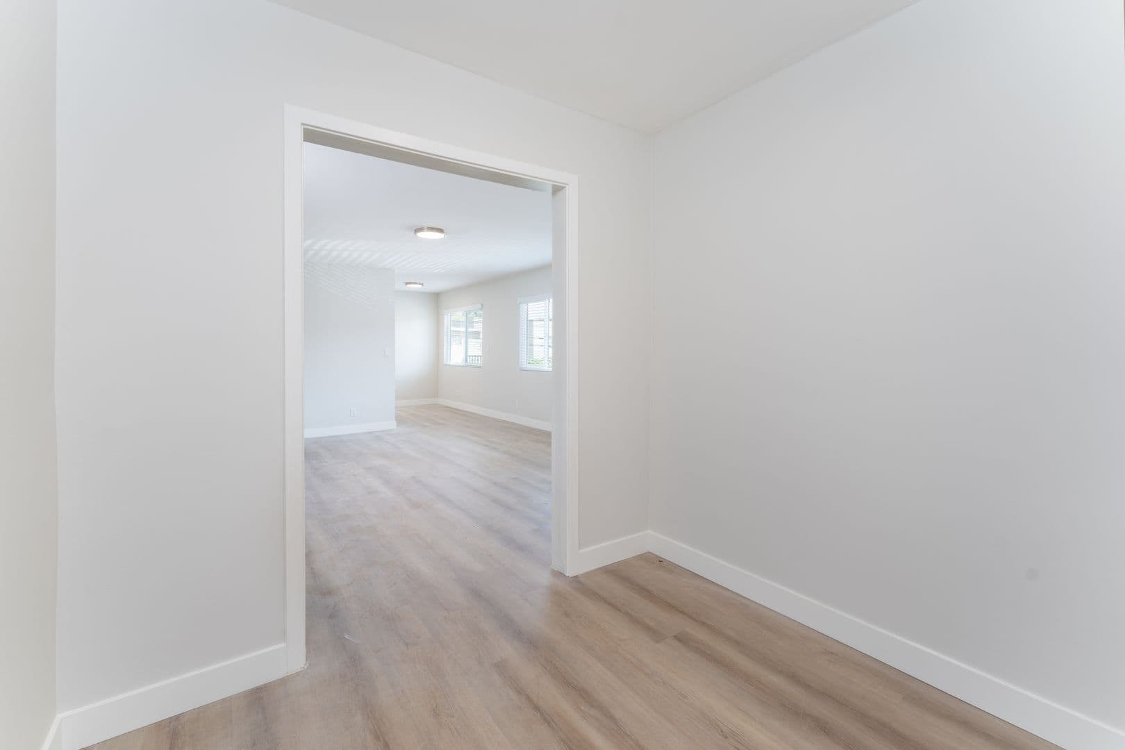 Los Angeles Apartment: 2670 Ellendale Place
