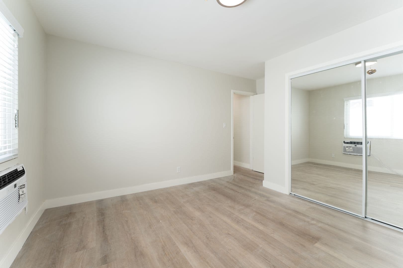 Los Angeles Apartment: 2670 Ellendale Place