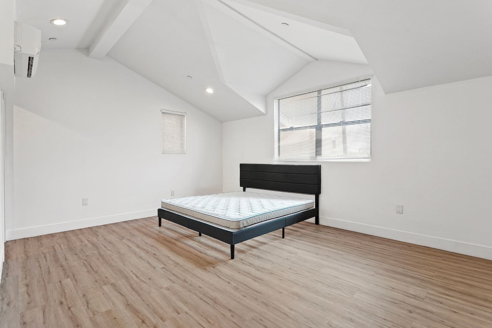 Los Angeles Apartment: 1256 W Adams Blvd.