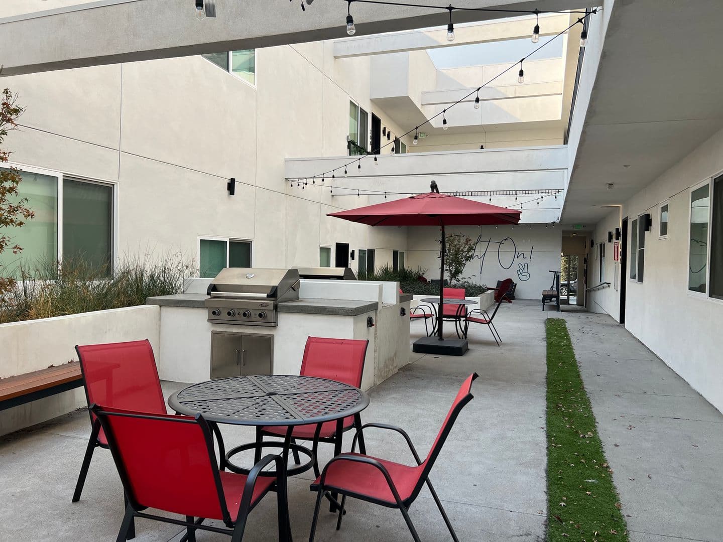 Los Angeles Apartment: 2714 Portland Street