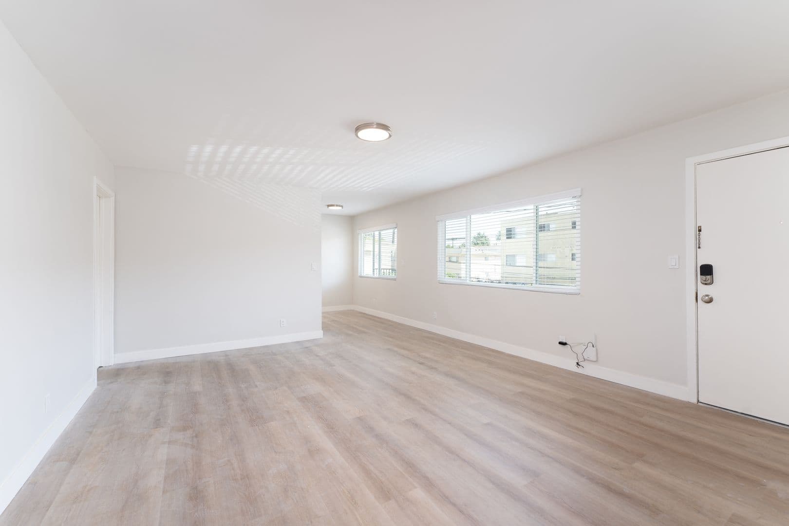 Los Angeles Apartment: 2670 Ellendale Place